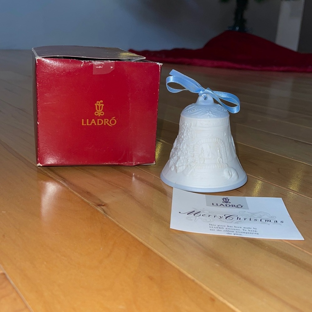 🎄 LLADRO VINTAGE 1998 White Christmas Bell Ornament🎄